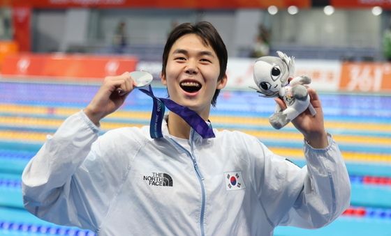 막내 김준우, 깜짝 은메달 환호