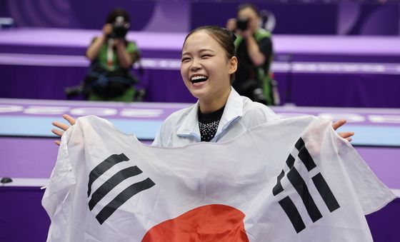 '도마 퀸' 여서정, 북한 안창옥 꺾고 금메달