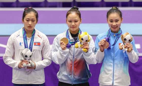 여서정 금메달, '은메달' 안창옥은 굳은 표정