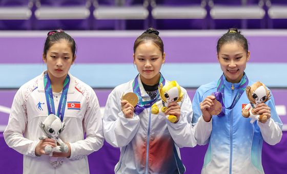 여서정 금메달, '은메달' 안창옥은 굳은 표정