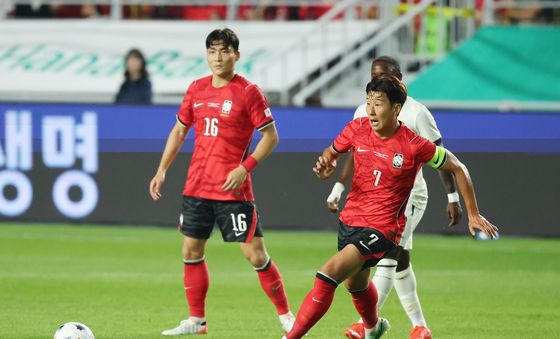 손흥민, 힘차게 돌파