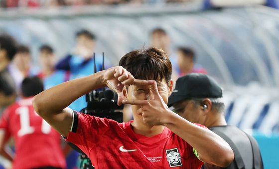 기뻐하는 손흥민