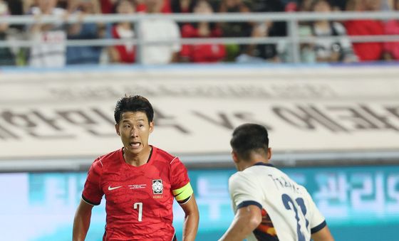 손흥민 '끝까지 달려'