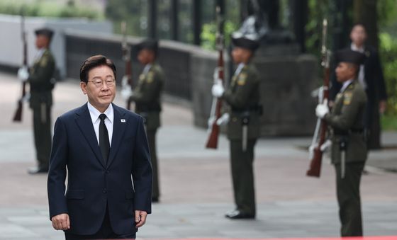 애국영웅탑 찾은 이재명 대통령