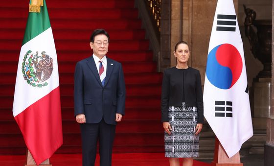 공식 환영식 참석한 이재명 대통령