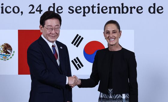 악수하는 한·멕시코 정상