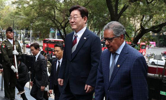 상원 환영식 입장하는 이재명 대통령