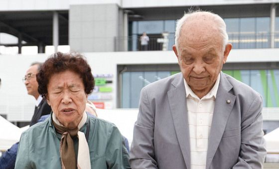 임진각에서 차례 지내는 실향민