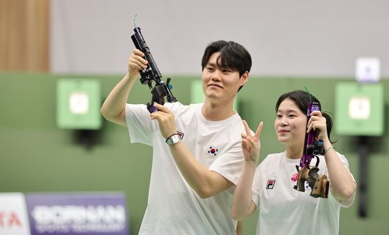 홍수현·추가은, 사격 10m 공기권총 혼성 단체 은메달