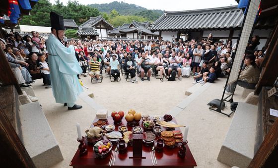 '전통 추석 차례상에 쏠린 관심'