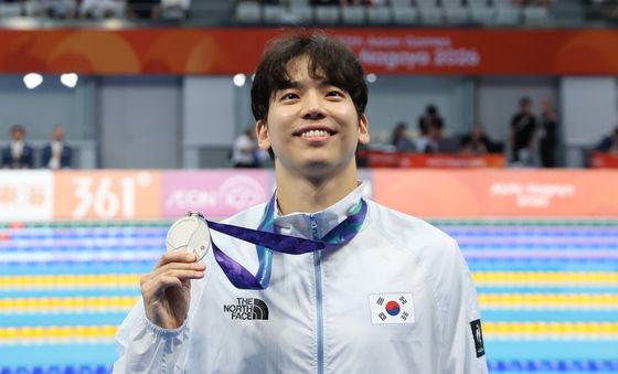 이주호 '은메달 들고 미소'