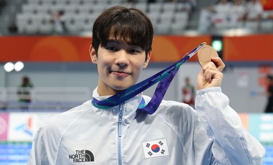 동메달 든 김민섭