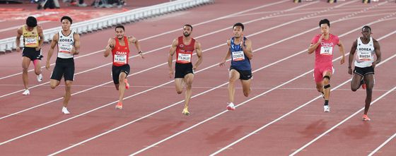 조엘진·비웨사, AG 남자 100m 결선 '질주'