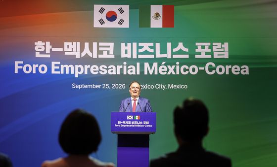 발언하는 마르셀로 에브라르드 멕시코 경제장관
