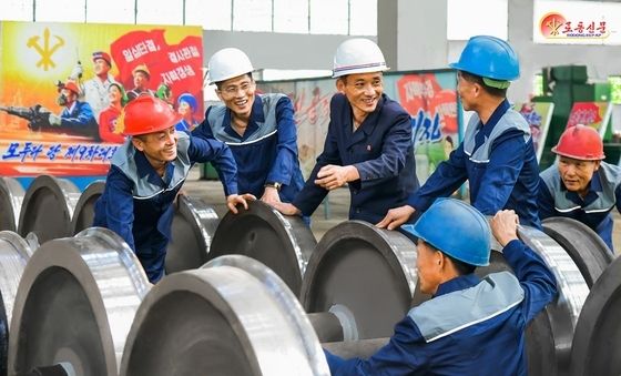 北 선전일꾼들, 원산철도차량공장서 '현장정치사업'