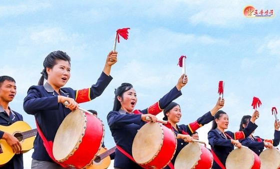 北 "농업전선 승전의 포성…서해 곡창 전례없는 풍작"