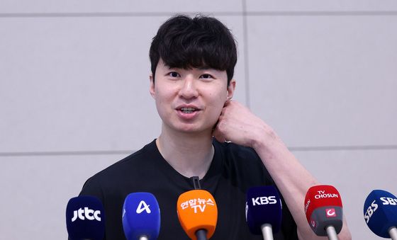 NBA 향해 출국하는 이현중