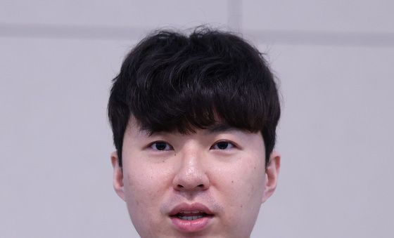 NBA 향해 출국하는 이현중
