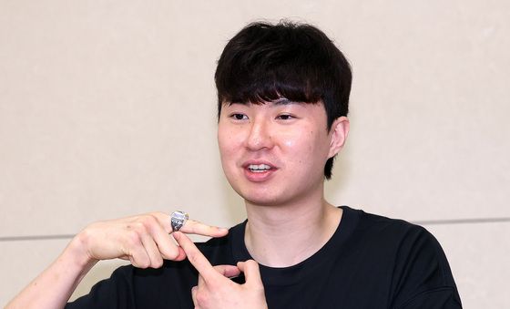 이현중 '나가사키 우승 반지 받았어요'
