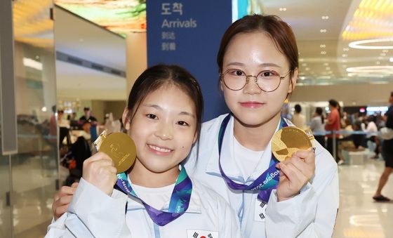 금빛 미소 짓는 황서현·여서정