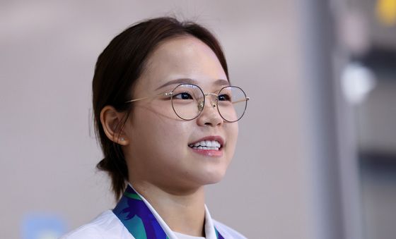 질문에 답하는 여서정