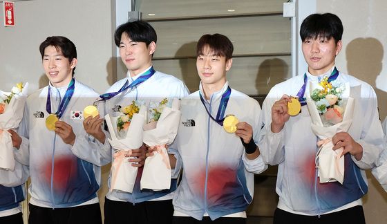 금메달 든 남자 3x3 농구 대표팀