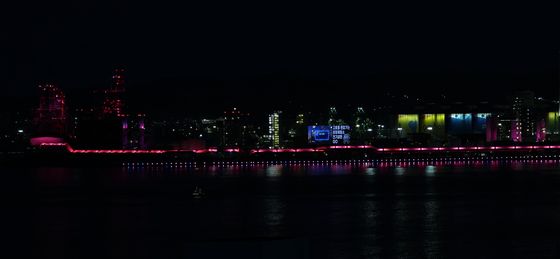 추석 연휴 밝힌 포항제철소 경관조명