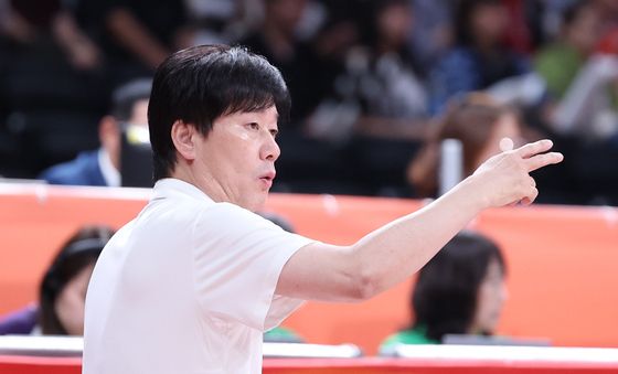 작전지시하는 박수호 감독