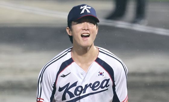 무실점으로 이닝 마친 최민석