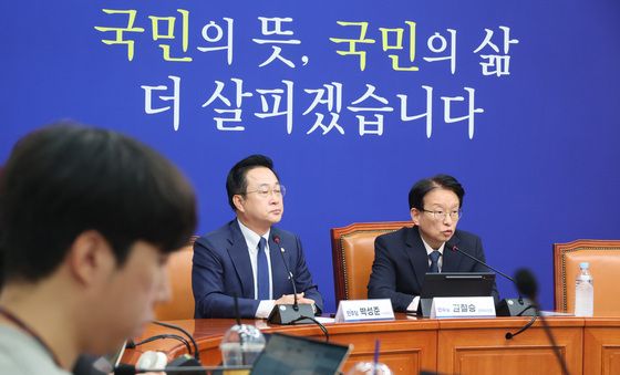 기자간담회 연 권칠승 정책위의장