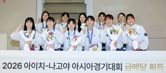 대한민국 여자농구대표팀, 12년 만에 금빛 미소 안고 귀국