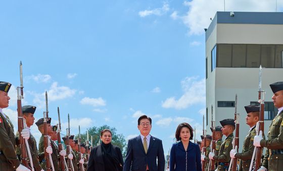 귀국길 나서는 이재명 대통령