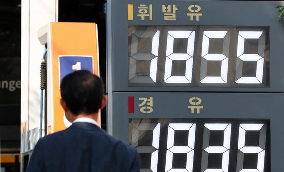 하락세 이어가는 주유소 기름값, 휘발유 평균가 1858원