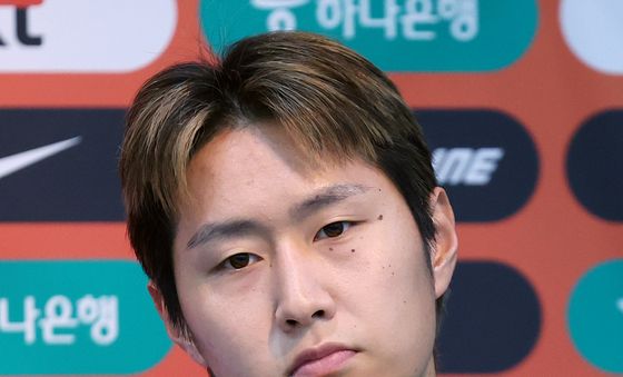 생각에 잠긴 이강인