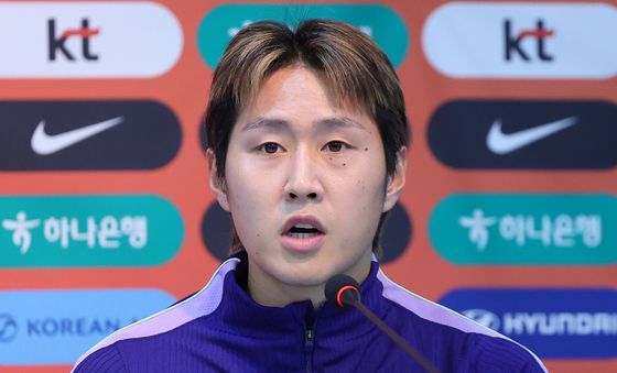 공식 기자회견 참석한 이강인