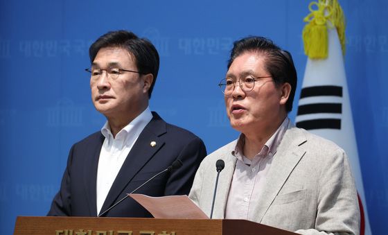 정부 대응 규탄하는 송석준 외교통일위원장