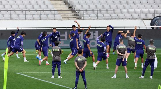 우루과이전 앞두고 몸푸는 모레노호