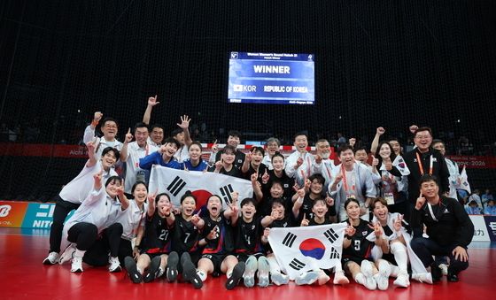한국 여자 핸드볼 8년 만에 '금메달'