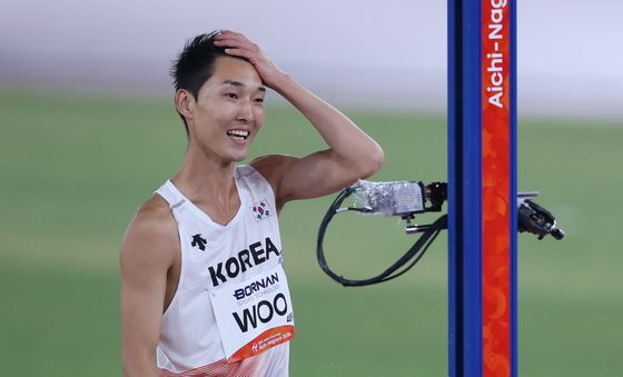 아쉬워하는 우상혁