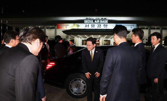 인사 나누는 이재명 대통령