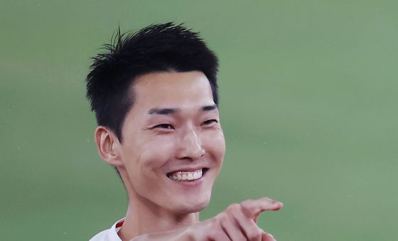 우상혁 '2m18 성공'