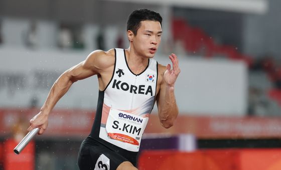 남자 400m 계주 역주하는 김시온