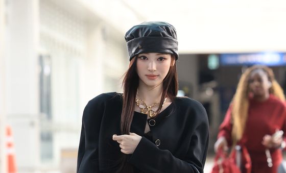 안나, 공항 런웨이