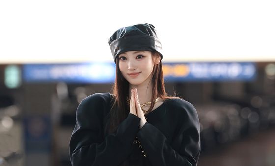 미야오 안나, 출국하는 아침 고양이