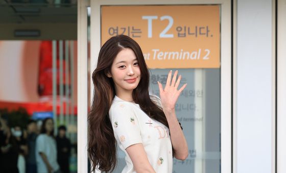 아이브 장원영, 파리 출국