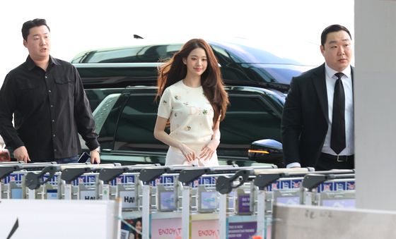 장원영, 파리 출장 갑니다