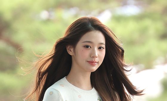 장원영, 출국