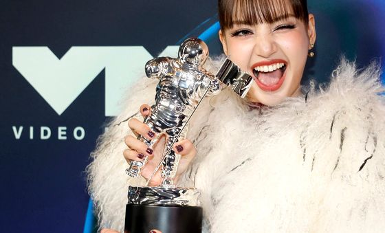 리사, 美 MTV VMA 베스트상 수상