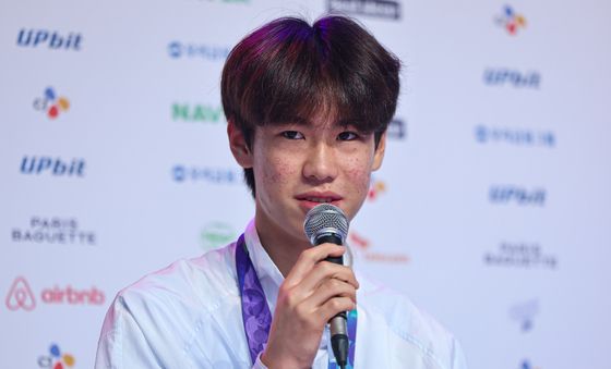 금메달 소감 밝히는 강준이