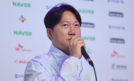 소감 밝히는 신정혁 감독